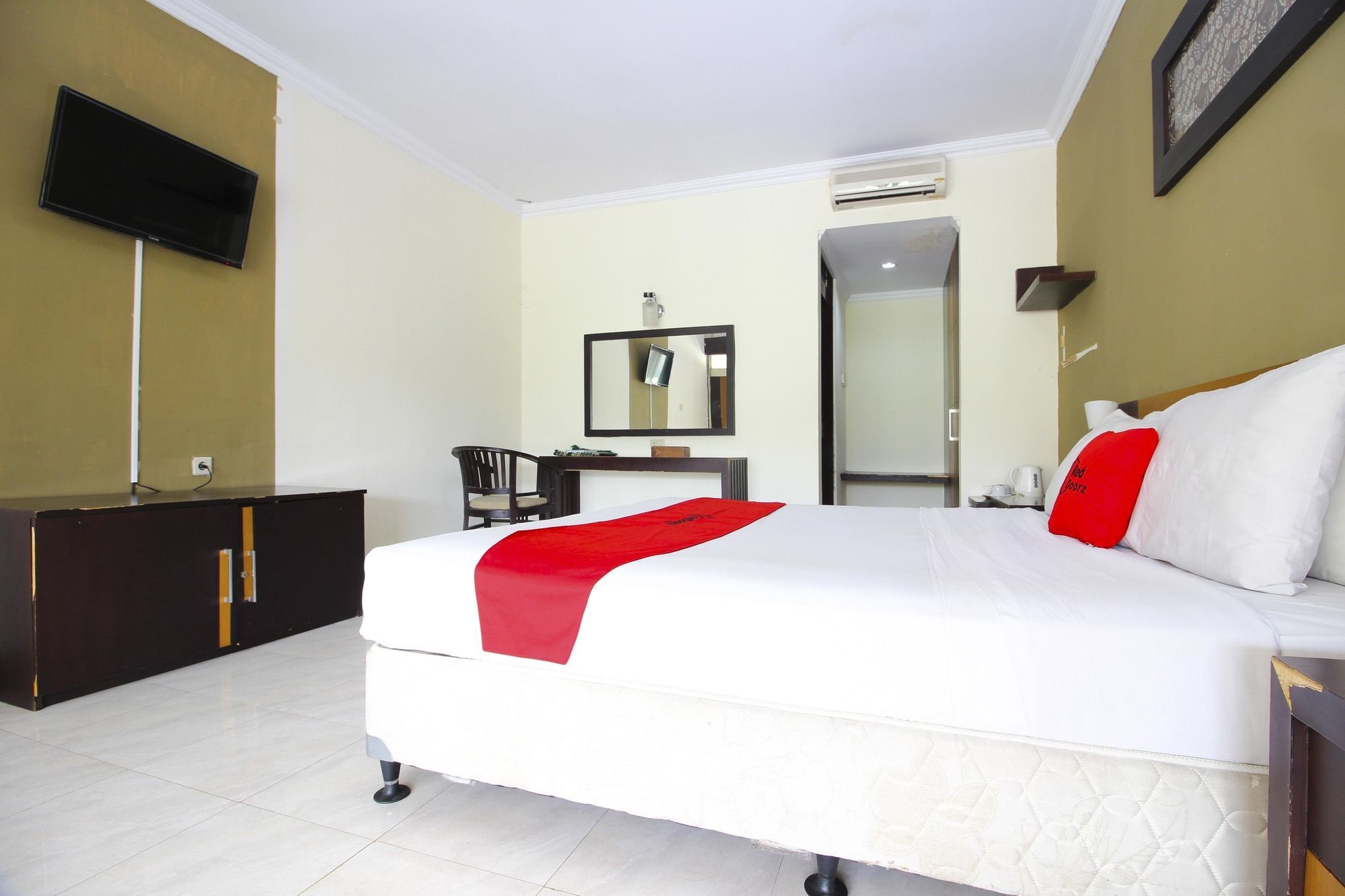 Hotel Reddoorz @ Solo Street Maguwo Exteriér fotografie